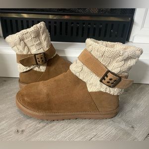 ❣️RARE❣️ UGG knit boots with suede buckle